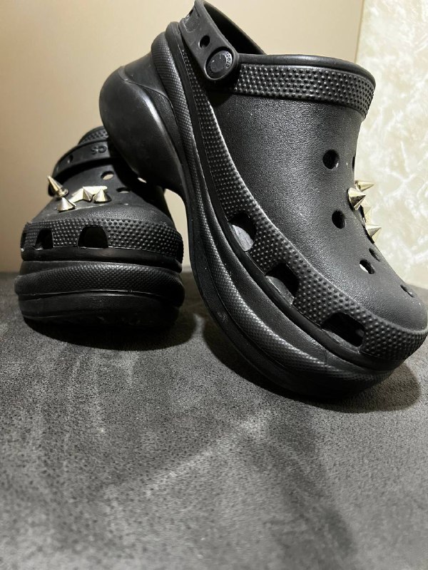 Оригинальные кроксы Crocs Classic Clog W7 (37) черные с джибитсами 4