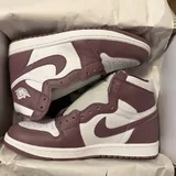 Кроссовки Jordan, карго шорты Oakley, шорты для плавания, футболки Nike, Adidas 1