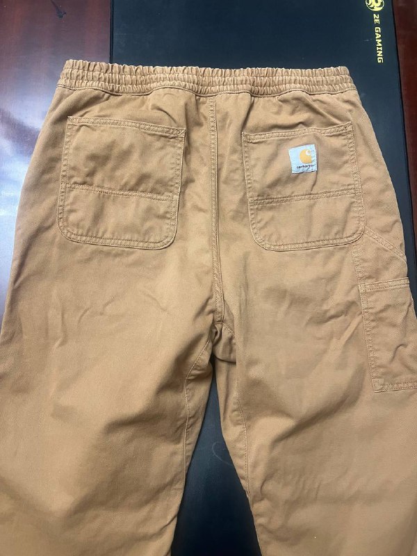 штаны Carhartt, джинсы Tommy Hilfiger, жилетка dickies, очки carhartt, футболка Hugo Boss