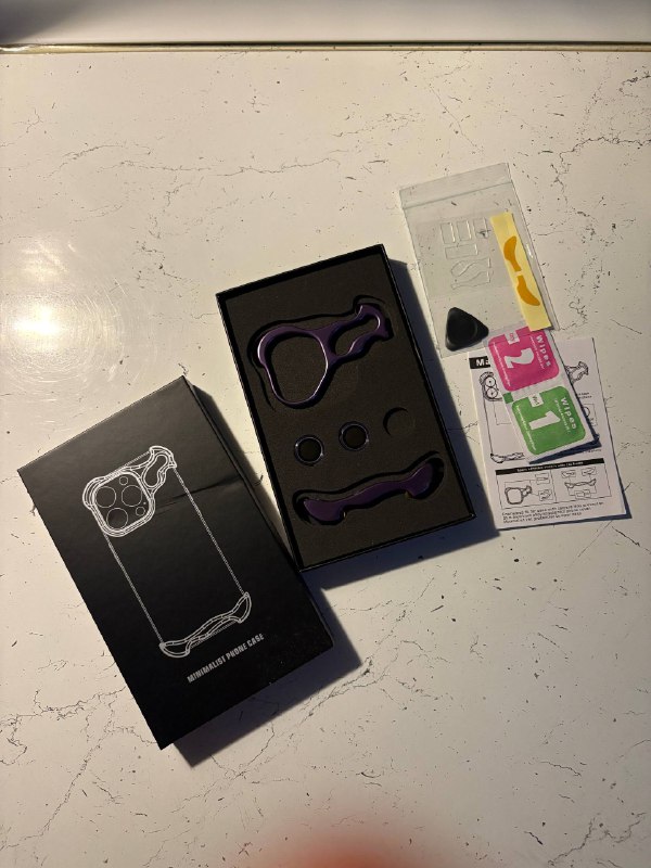 Чехол для iPhone 16