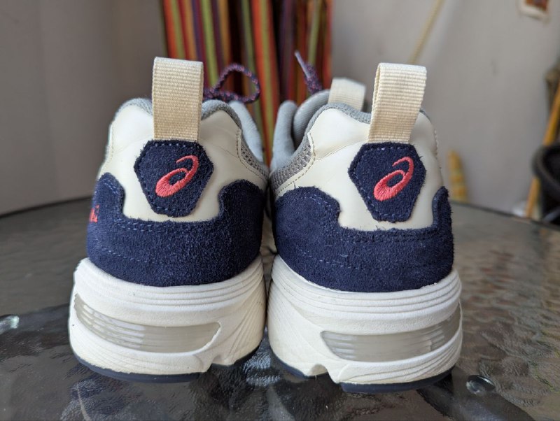 Кроссовки ASICS GEL-1090v2 мужские 42 размер 4