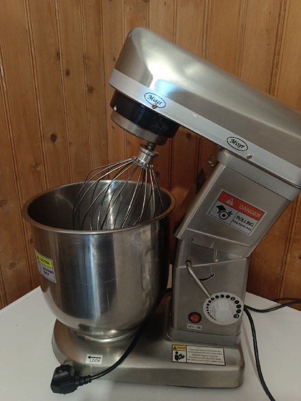 Миксер 10 литров с двумя насадками из нержавейки