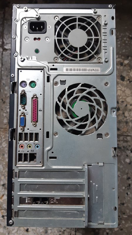 Старый компьютер Pentium 4 с играми 3