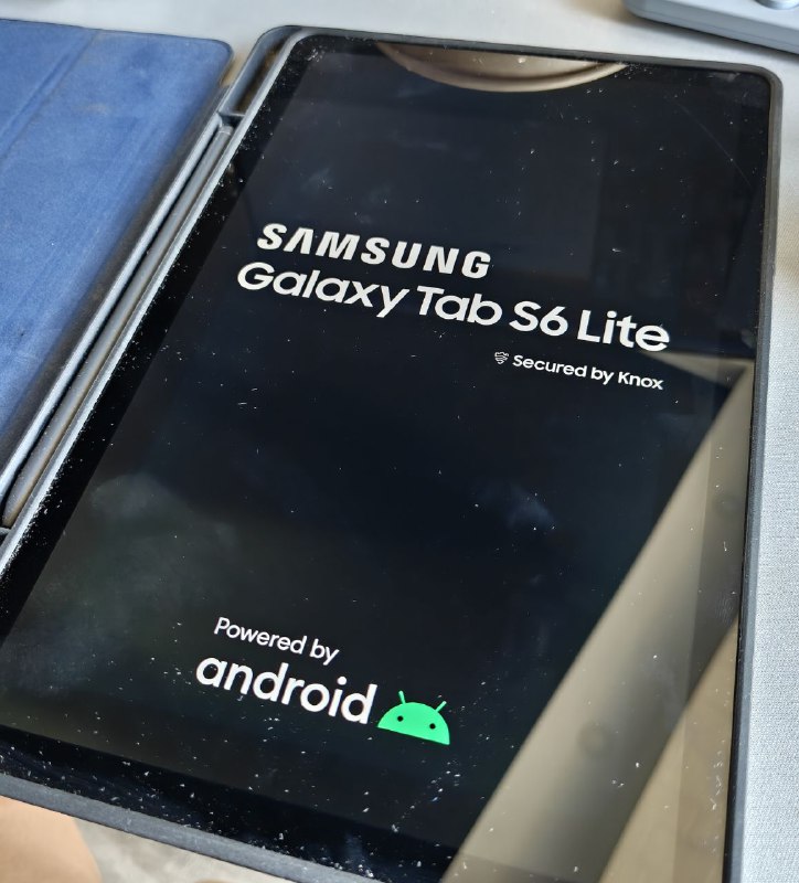 Планшет Samsung Galaxy S6 Lite с чехлом 2