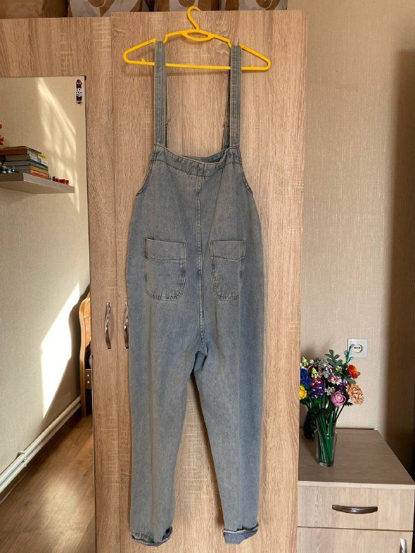 футболка, сетка, куртка, джинсовый комбинезон, шуба, часы Swatch 6