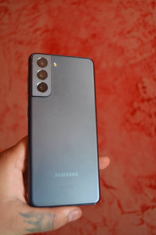 Samsung S21 5G, iPhone SE3 2022 2