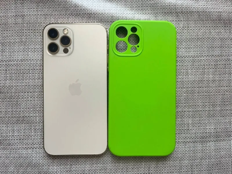 iPhone 12 Pro, Apple Watch Ultra 2 1