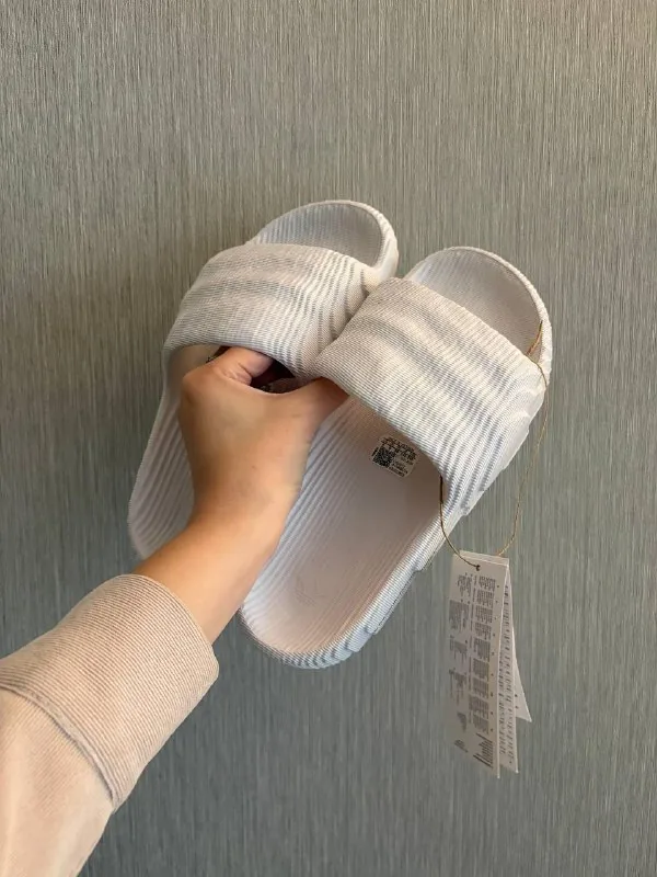 Сланцы Adidas