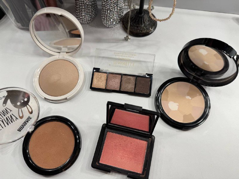 пудра Shik, бронзер Lixvisage, румяна NARS, тени Нинель 4