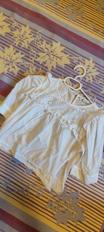 Вещи женские: кофты, джинсовая куртка, юбка 10