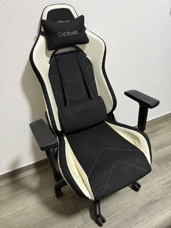 Игровое компьютерное кресло GX Trust GXT 714W 1