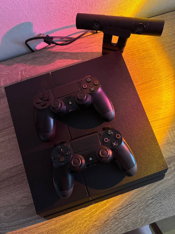PlayStation 4 Fat 1TB, 2 геймпада, камера 2