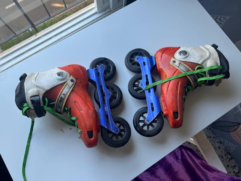 Стол из дерева с ножками из метала 2