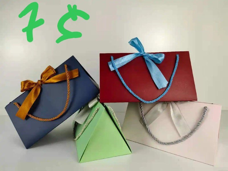 Подарочные бумажные пакеты