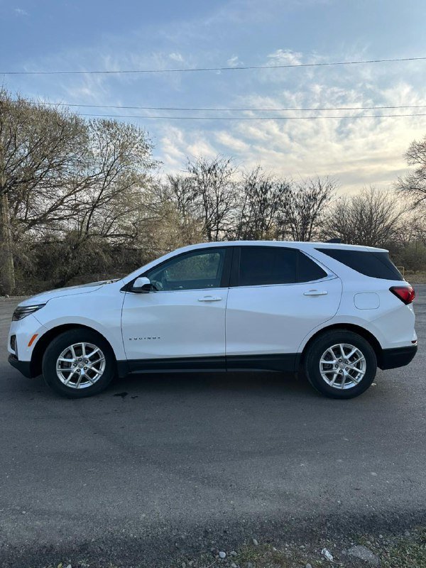 Chevrolet Equinox AWD LT 2022 белый 1.5L Turbo 5