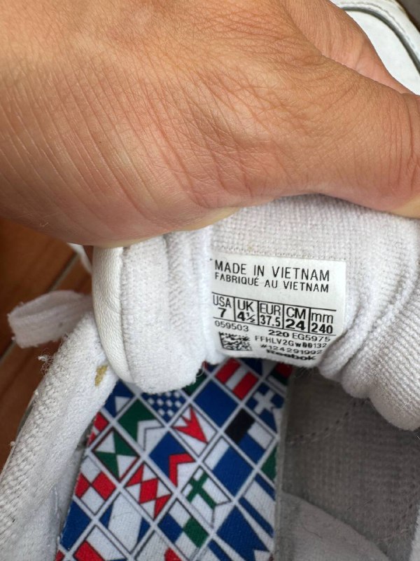 Кроссовки New Balance темные, синие и белые Reebok, ведро и горшок 6