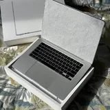 MacBook Air 15 M5 24GB 1TB 2