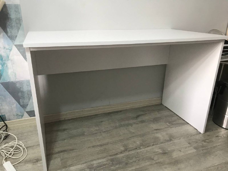 Стол письменный белый