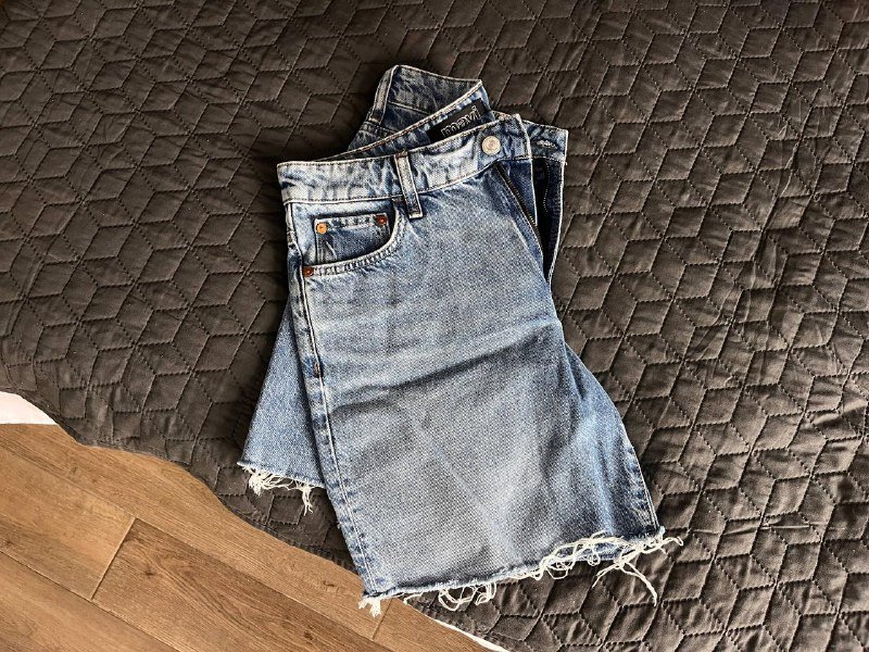 Mango джинсы Mom, Mavi шорты, Nike кроссовки, черное платье Mango, платье Mango oversize 3