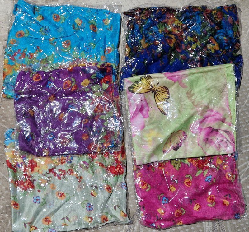 Шарфы разных цветов с принтом 9