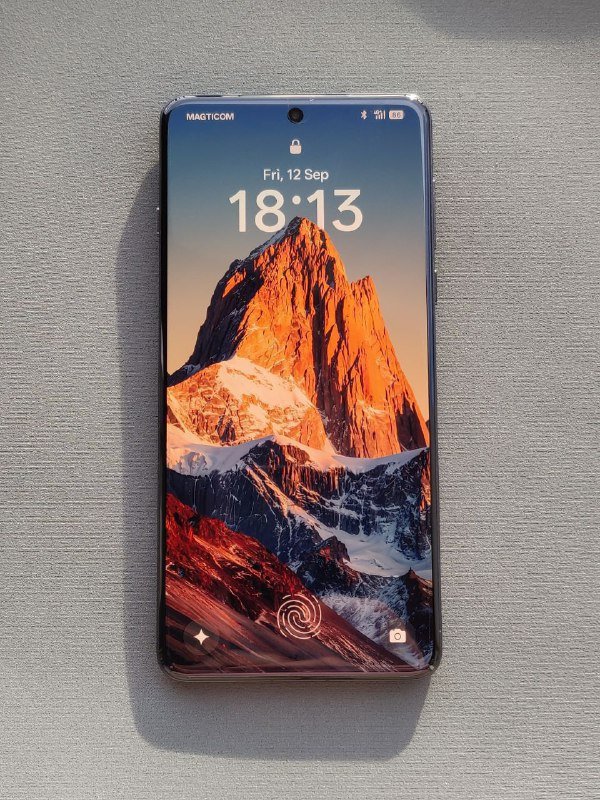 Походное пончо North Face, Плёночная камера IQZoom 150SL, Смартфон Oppo Find X8 Pro 512GB