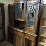 Старинный шкаф и стеллажи 1