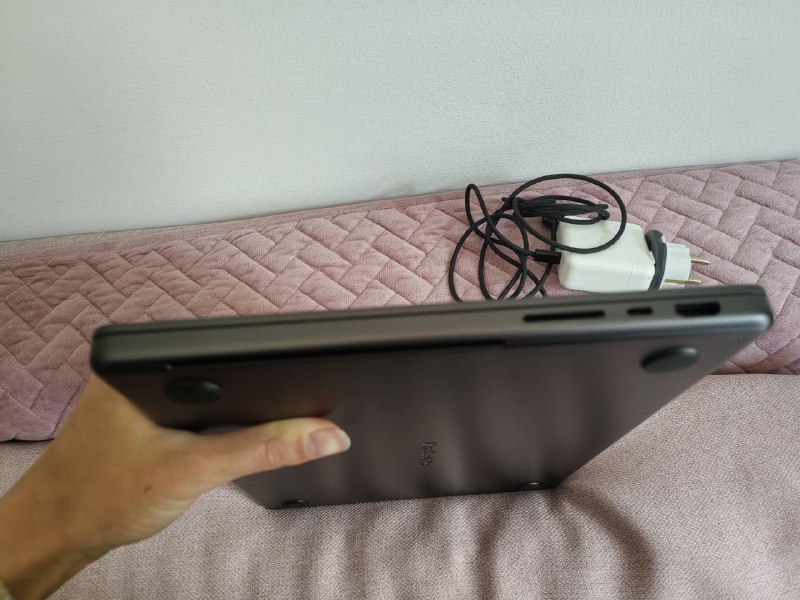 Macbook Pro 14" M4 16GB 1TB SSD 3