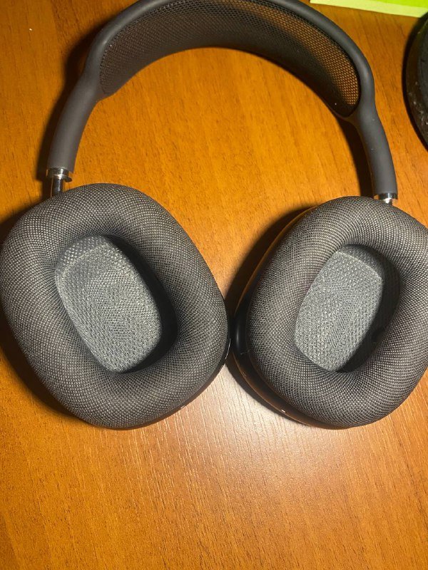 Наушники AirPods Max, часы Apple Watch series 4