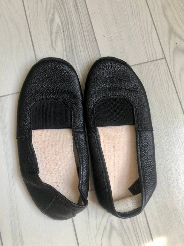 Жилет, брюки, детская обувь, купальник, черные тапочки 6