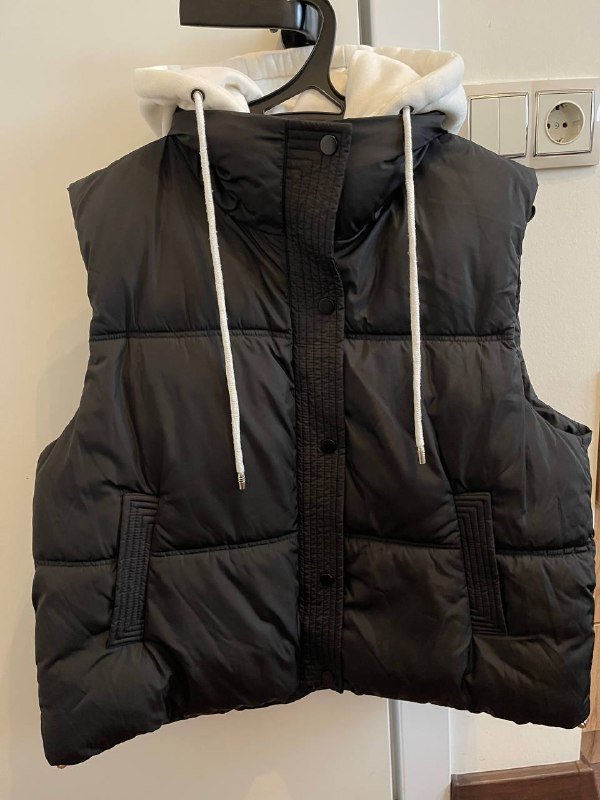 жилетка с капюшоном, курточка с наполнителем, кожаные ботинки, кофты с капюшоном, черный костюм 2