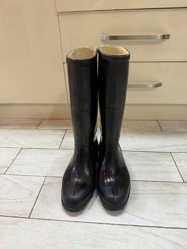 резиновые сапоги низкие 41, высокие 42 размер 4