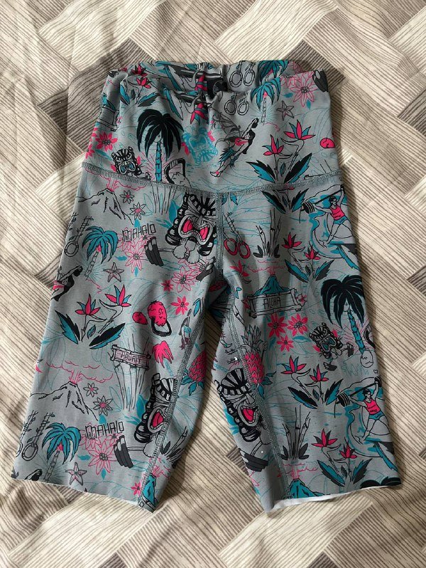 Пиджак бежевый, пиджак чёрный, платье, кофты, спортивные шорты, халат, ботинки 37 размер 6