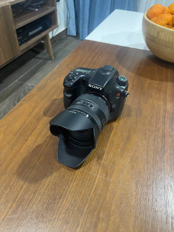 Фотоаппарат Sony A77 с двумя объективами 2