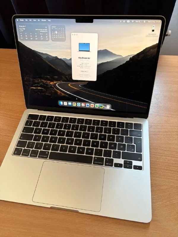 MacBook Air 13" M3, 16 GB, 256 GB SSD 1
