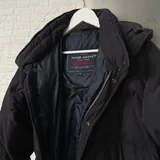 Зимние куртки и черное пальто 4