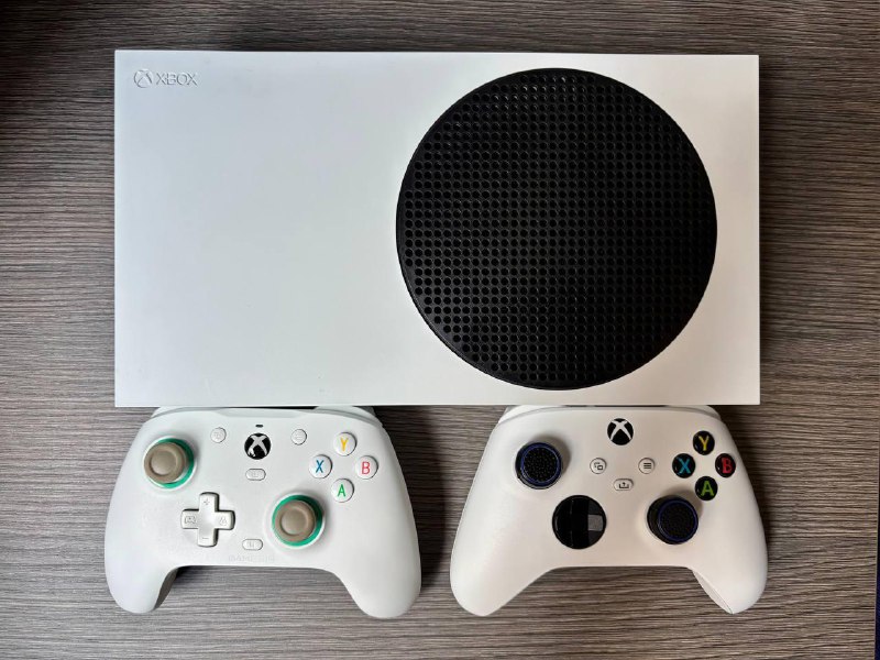 Игровая консоль Xbox series S, 2 геймпада, кабели 2