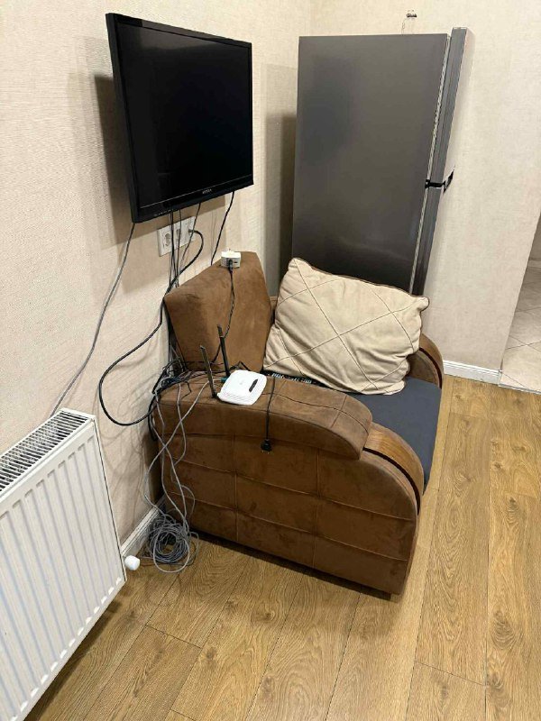 Холодильник, комод, диван, кресла, шкаф, кровати 4