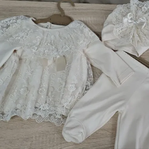 Clothing set for a girl 3–6 months