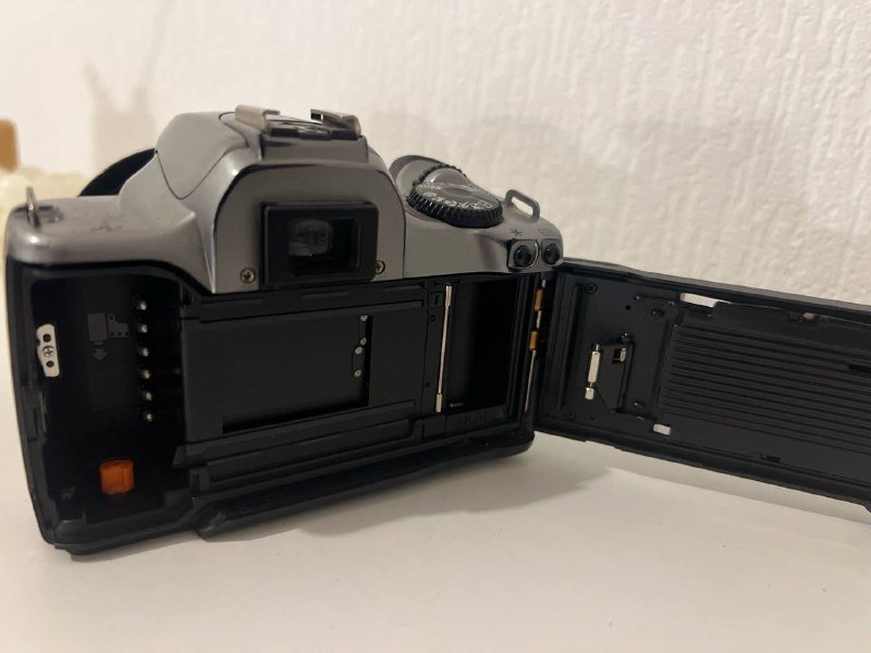 Пленочный фотоаппарат Canon EOS 3000 с объективом 28-90 4/5.6 2