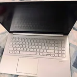 Asus VivoBook laptop 1
