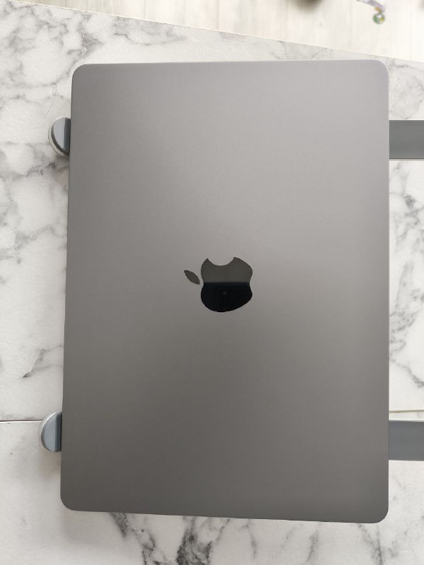 Apple MacBook Air 13 M3 8/256 GB 5