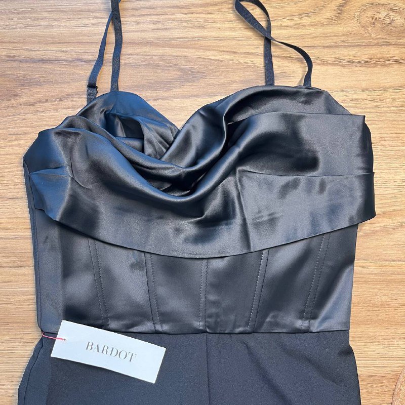 Кардиган, комбинезон Bardot, топ Kaiia 7