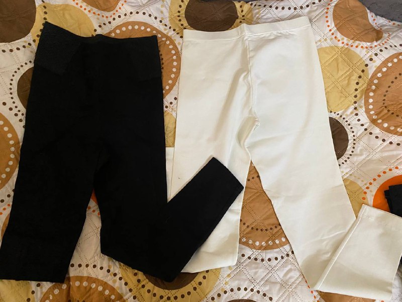 Джинсы ZARA, Джинсы Levis, Шорты белые, Комбинезон синий, Летние накидки, Спортивный пулловер, Кофта Kotton, Топ черный, Леггинсы белые и черные, Топ Kotton, Платье розовое, Жакеты черный и синий, Ветровка хаки, Рубашка розовая 10