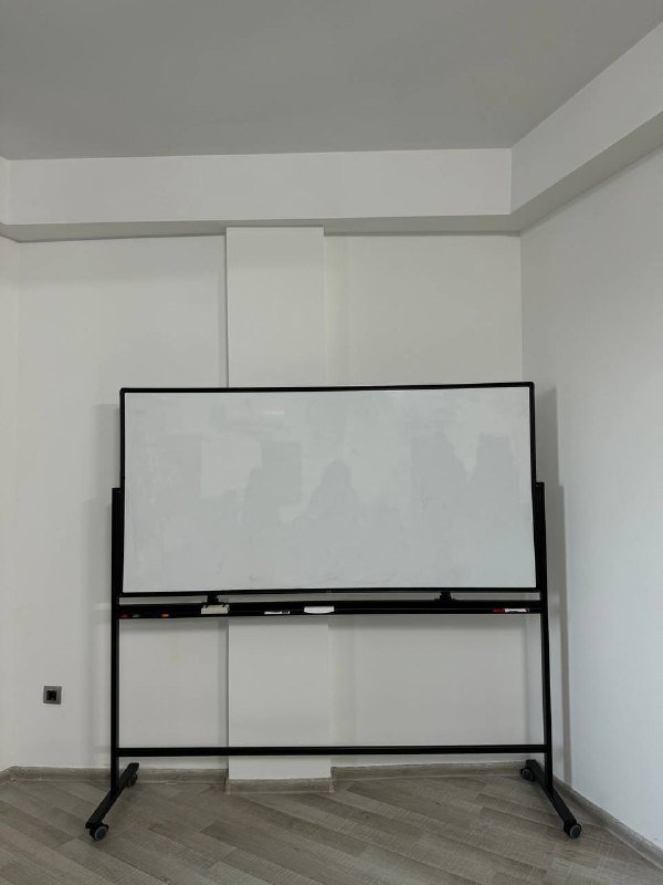 офисная мебель: столы, стулья, тумбочки, диван, доска 5