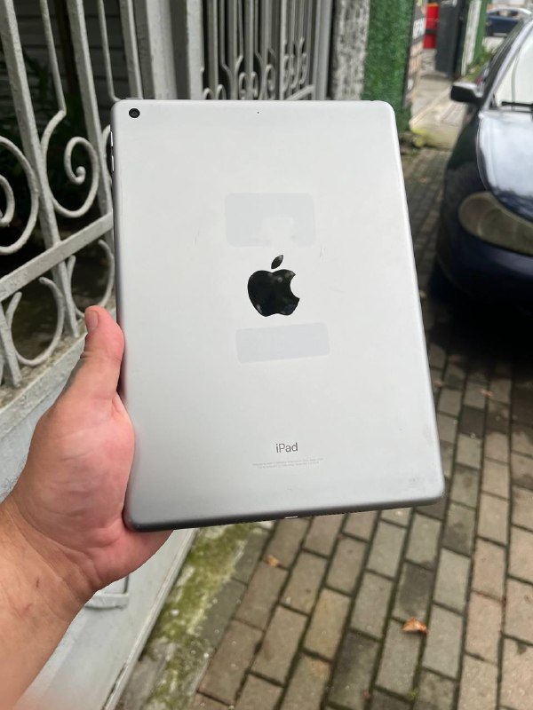 iPad 5th generation 32GB Gray