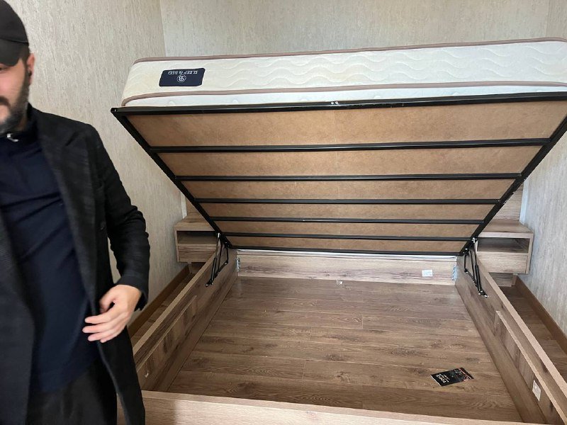 Двуспальная кровать евро 200x180 с матрасом и тумбочками 3