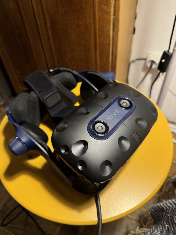 Системный блок, VR-шлем HTC Vive Pro 2, клавиатура, стол, 3 стула, весы 4