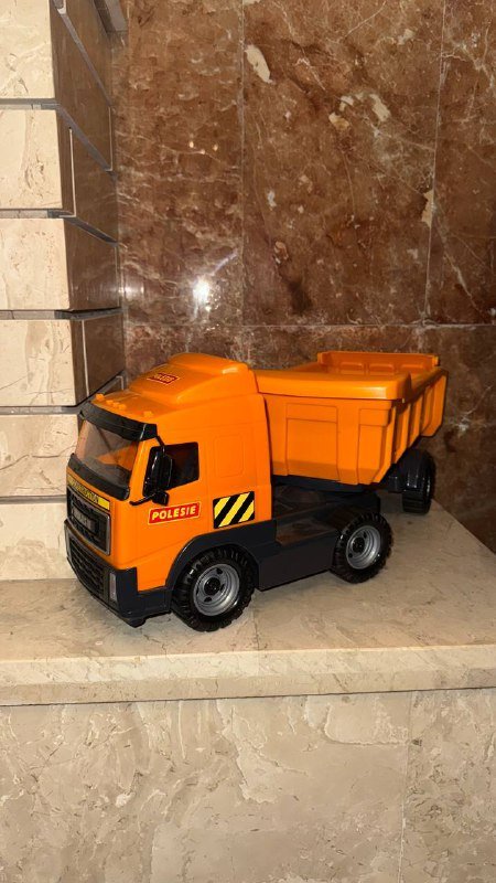 Подушка, женские носочки, теплая жилетка, текстильная елка, свечи, большая машинка, мужской свитер Zara 8