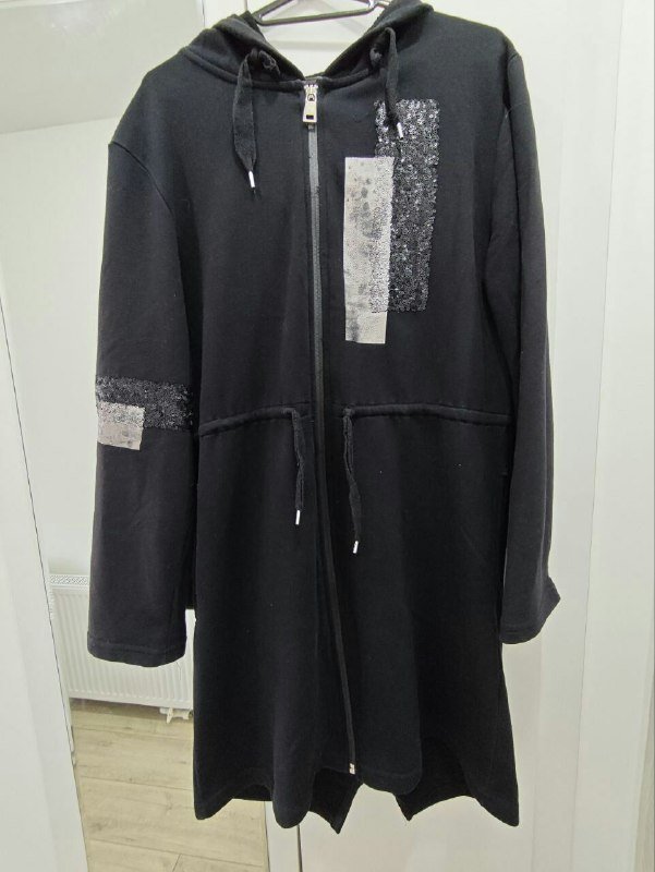 Удлиненная кофта с капюшоном и пайетками размер M 3