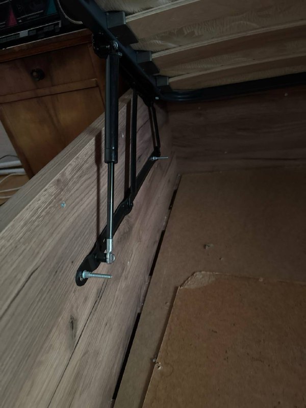 Кровать с подъёмным механизмом и матрасом 7